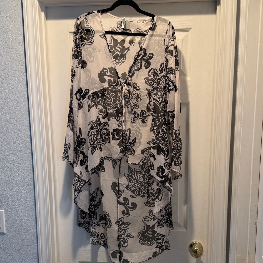 Live 4 Truth Black and Gray Floral Sheer Kimono Duster OS
